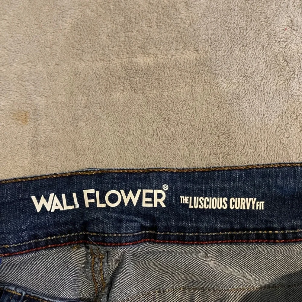 WallFlower Jeans Womens 17 Short Blue Luscious Curvy Fit Bootcut Flare Stretch